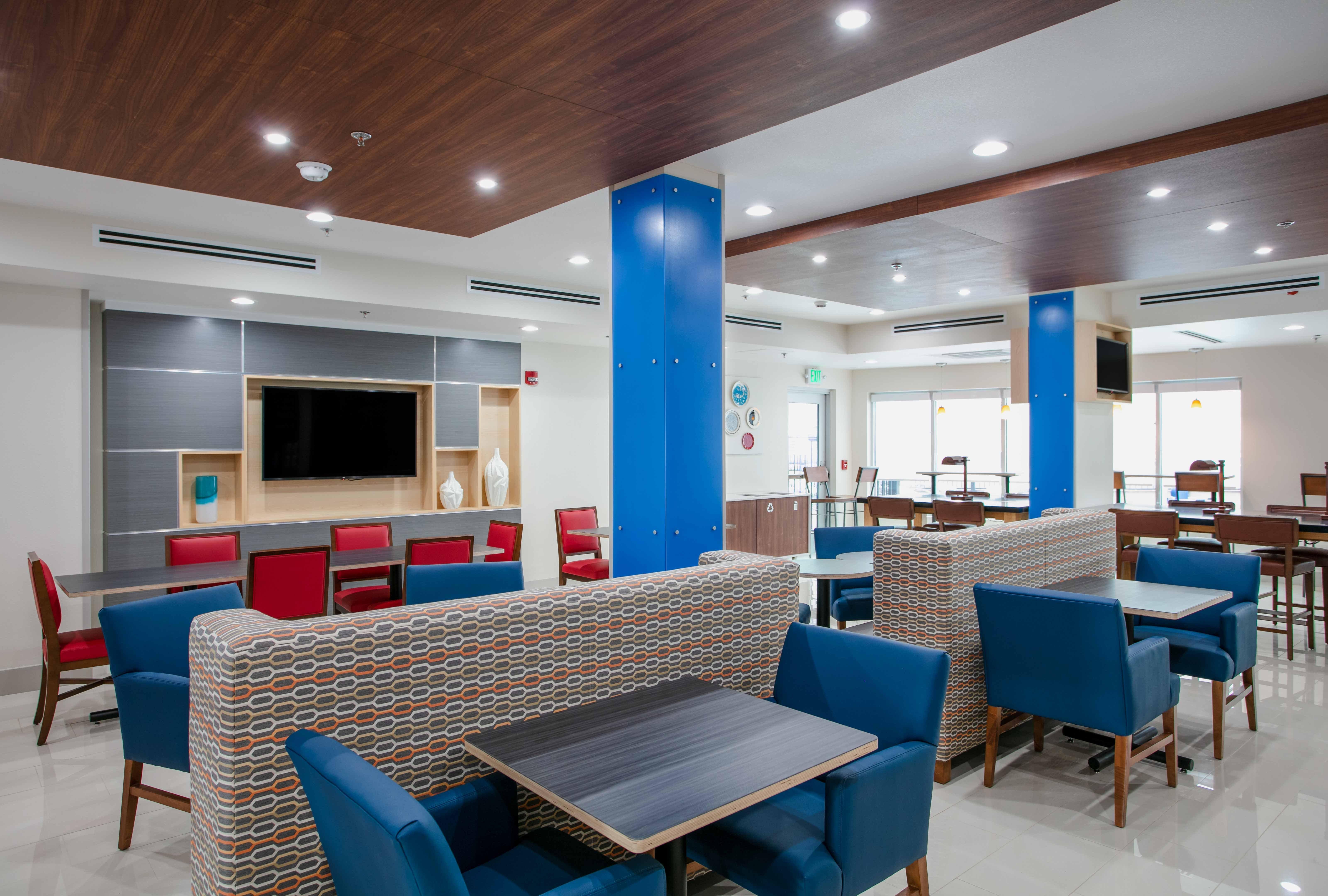 Holiday Inn Express & Suites Oakhurst-Yosemite Park Area By Ihg Exteriér fotografie